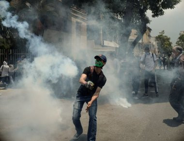 Βενεζουέλα: Νέα επεισόδια και χρήση δακρυγόνων από τις αρχές (φωτό)